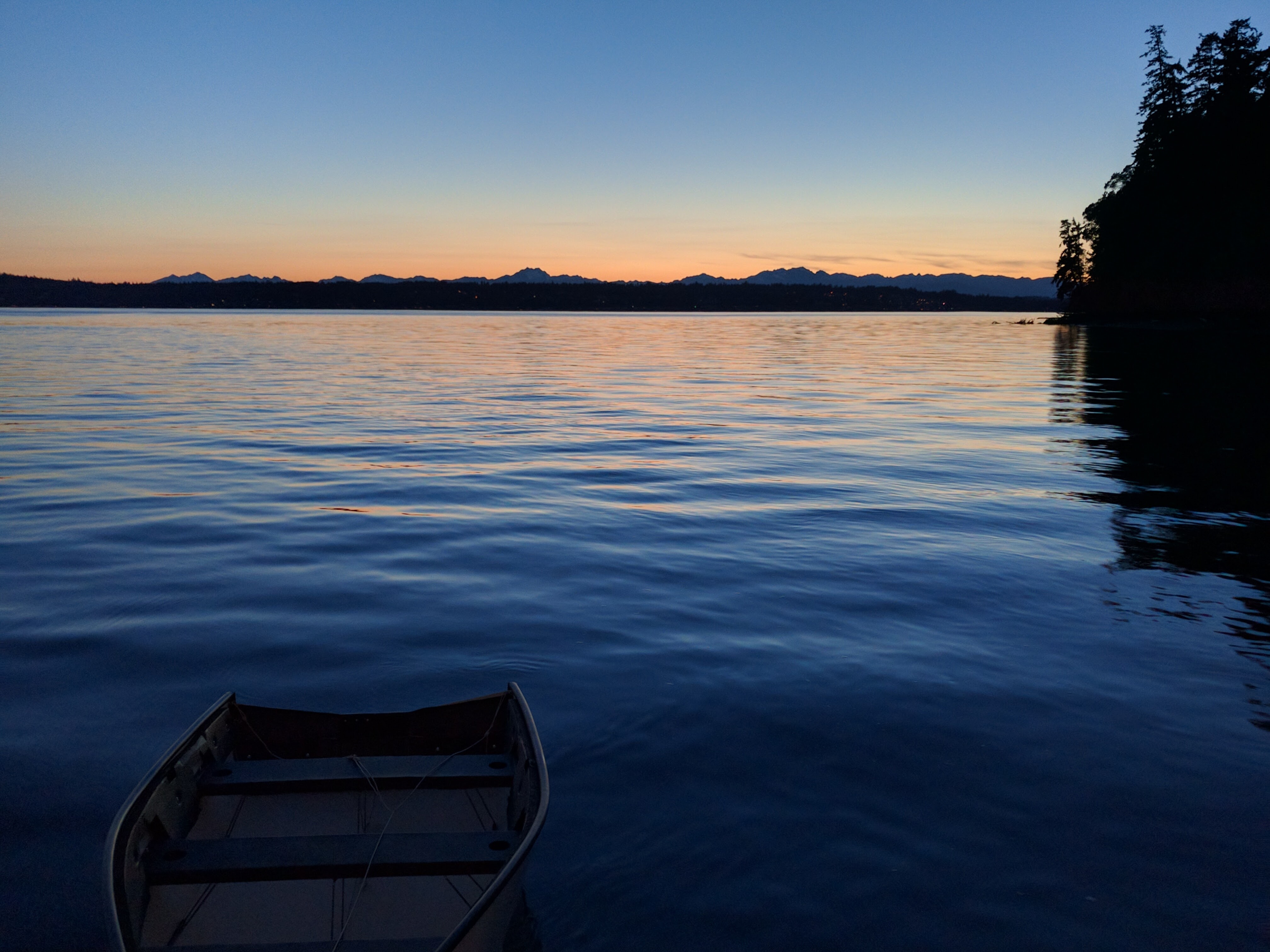 A beautiful sunset from our anchorage at Blake Island the first night